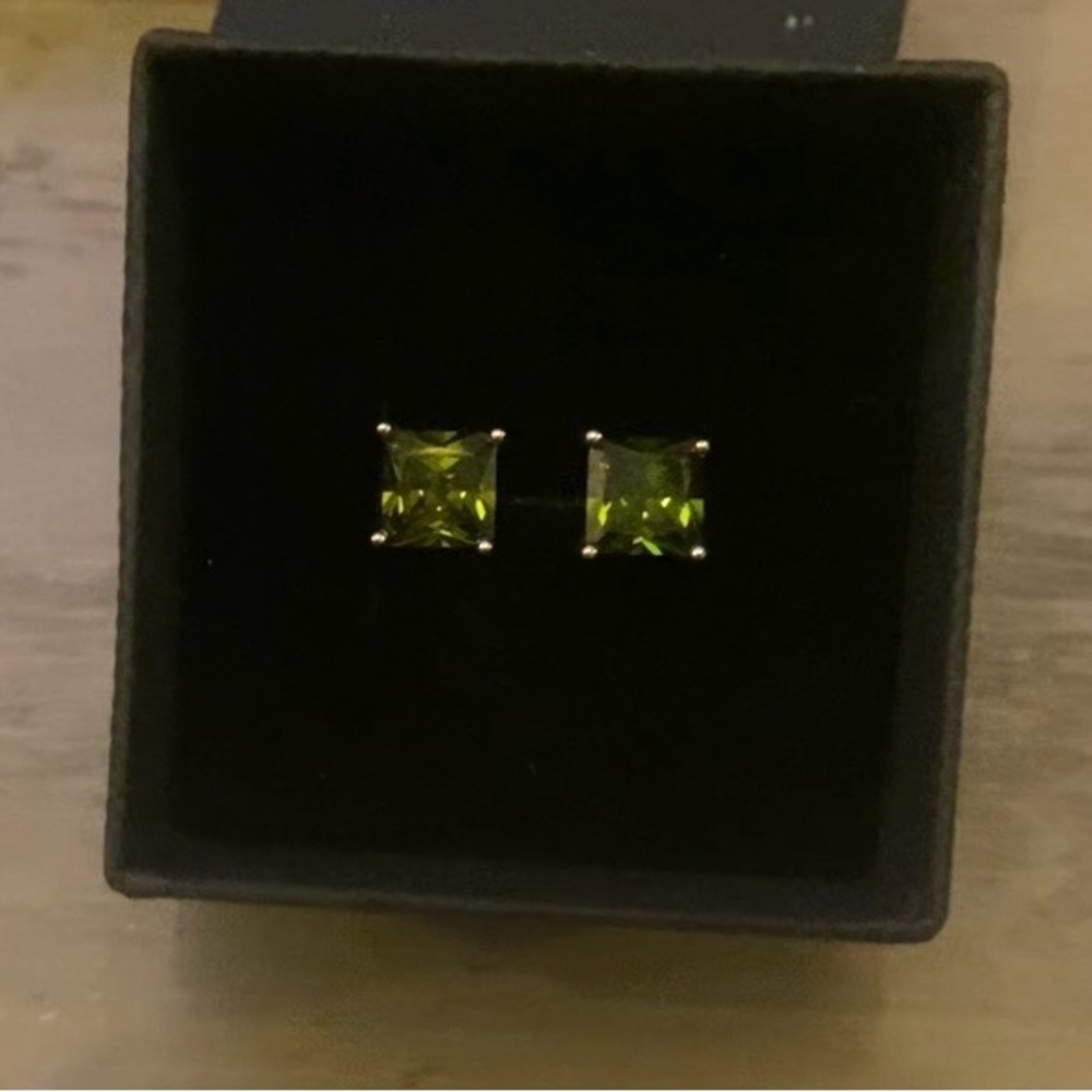NWOT Cushion cut Semi Precious Peridot  Stud Earrings